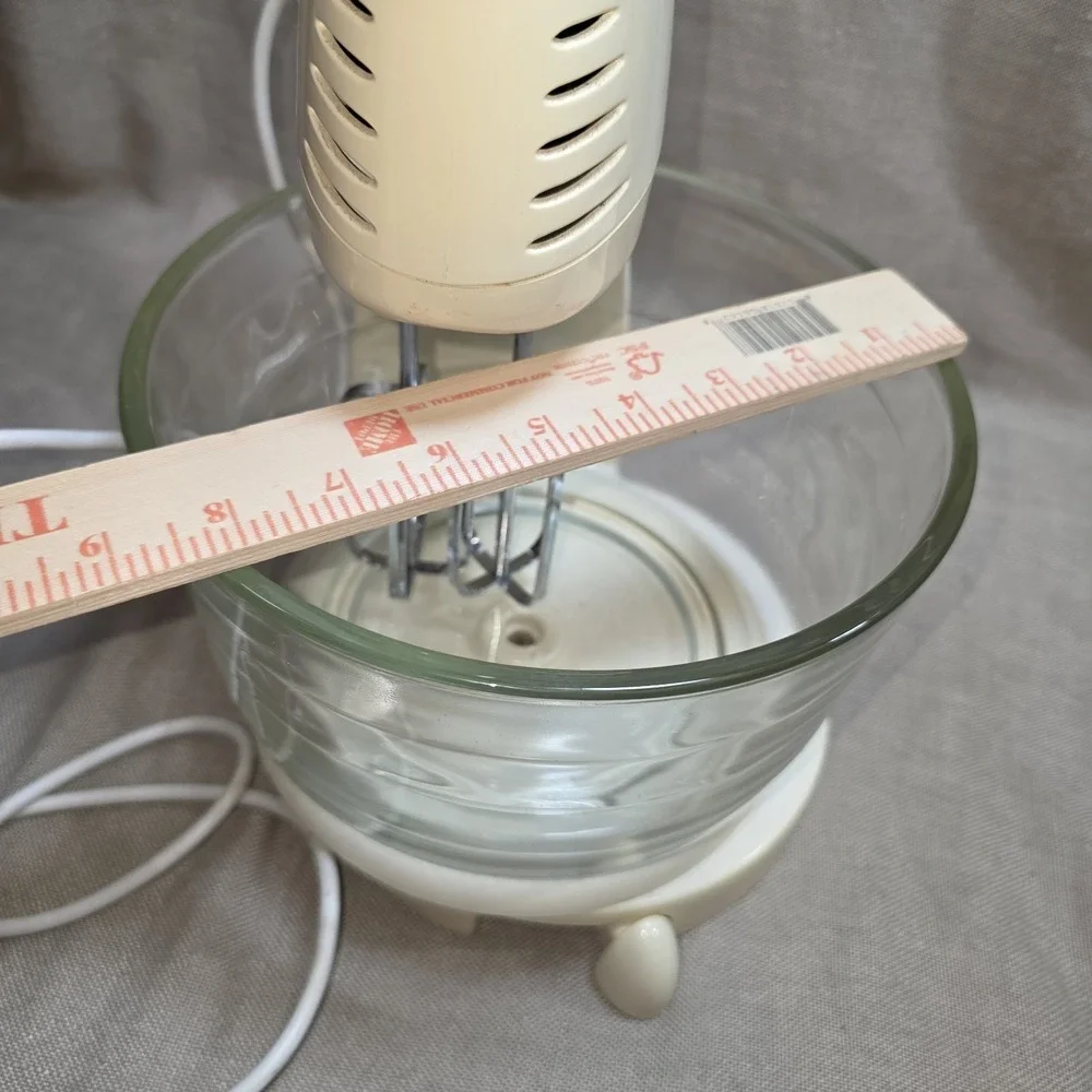 Retro Beige GE Hand/Stand Mixer & Glass Bowl  And Beaters Vintage